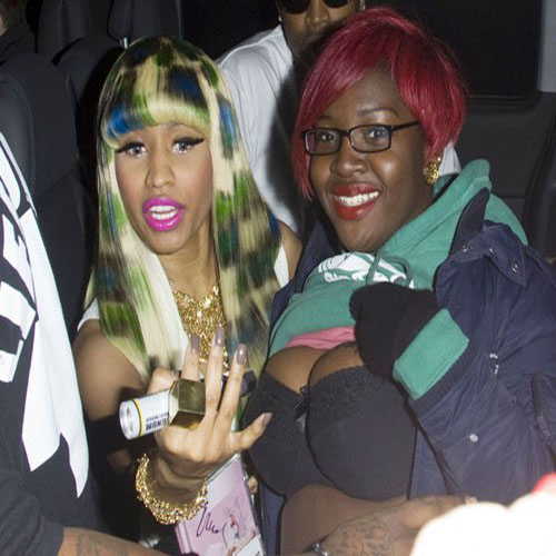 Spotted over on the homegirl Courtneyluv, Nicki Minaj wearing a colored 