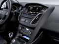 2014-Ford-Focus-interior-2-carwitter