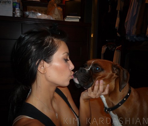 kim-kardashian-dog-kissing-rocky-3-492x420
