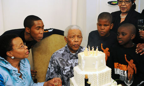 Nelson-Mandela-celebrates-006