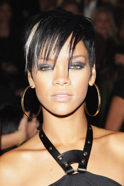 Rihanna-Black-Short-Hairstyle-with-Golden-Streaks-2010