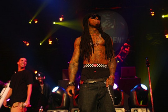 Lil-Wayne-surprise-performance-with-Drake