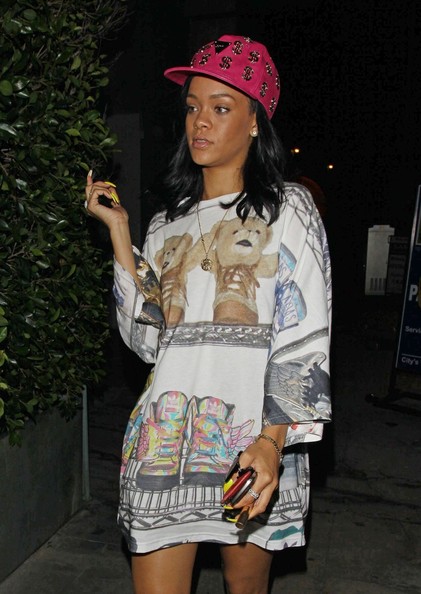 Rihanna Snaps On Esquire Magazine Reporter: PHOTOS Out and About ...