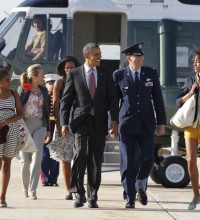 The First Family Photos : Obama Family Arrives In Chicago