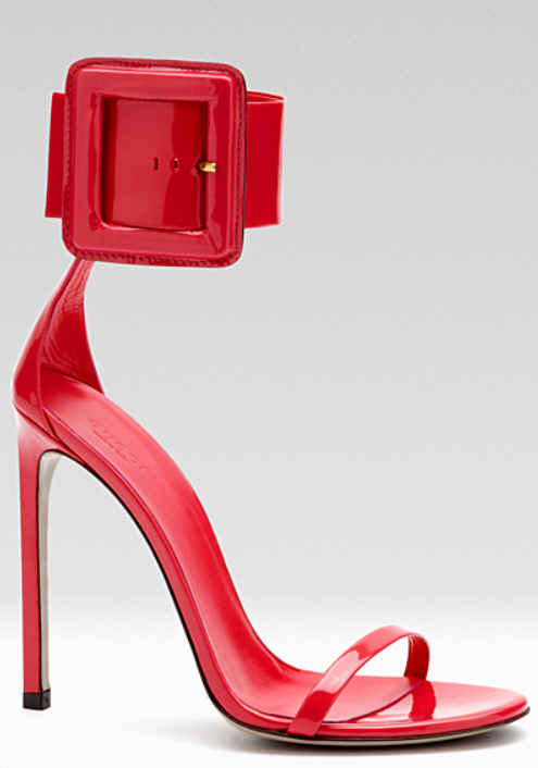 $695 Gucci Victoire Sandals