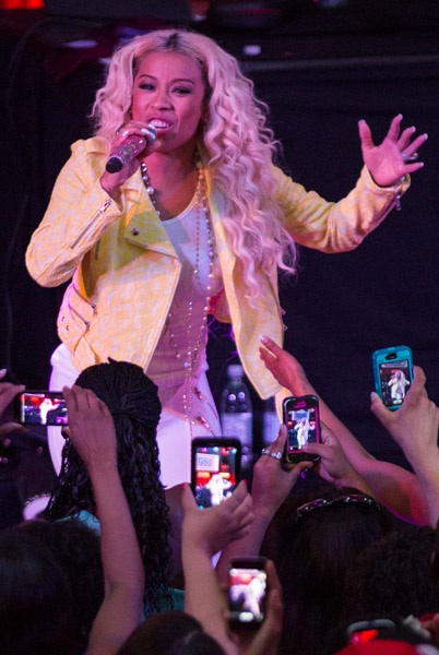 keyshia-cole-performs-for-troops2