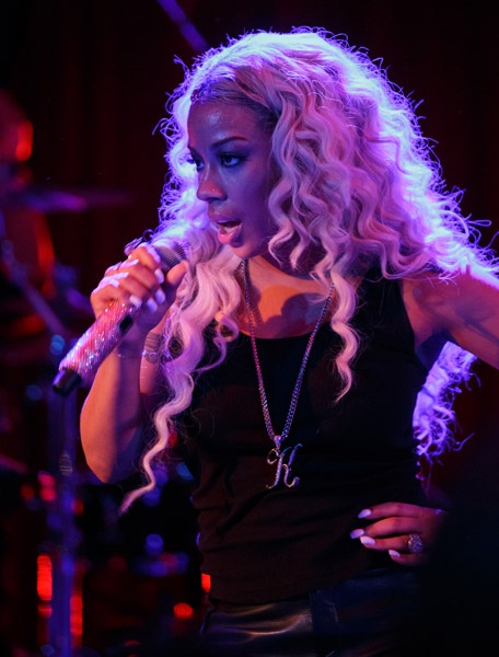 keyshia-cole-performs-for-troops3232