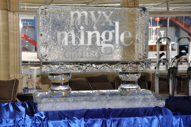 myx-n-mingle=ice-sculpture-freddyo