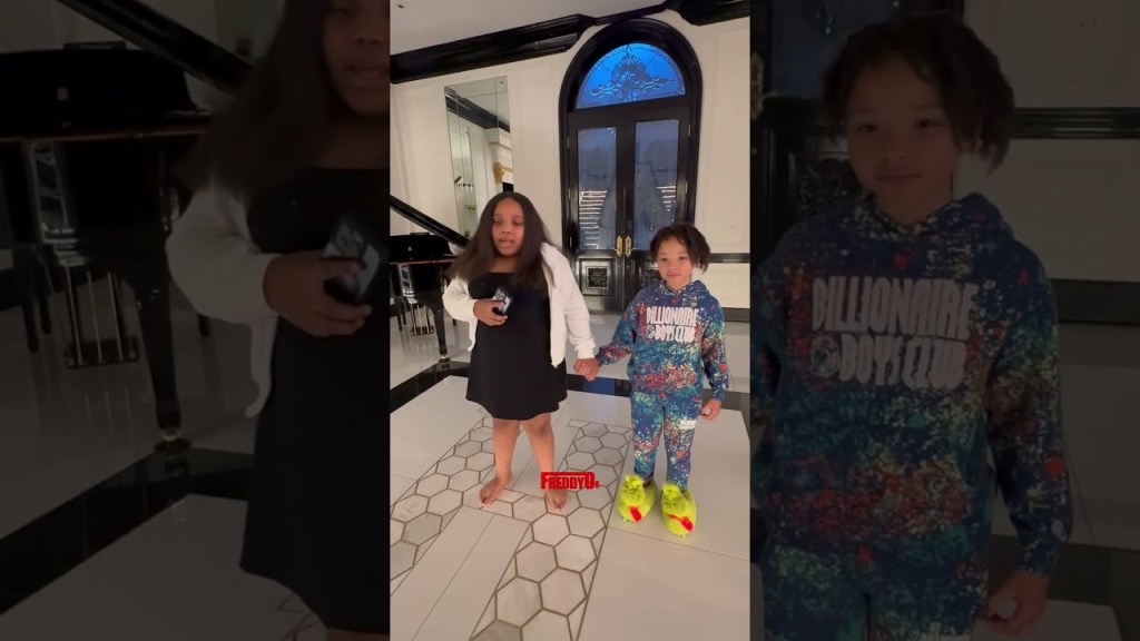 Heiress Harris and her best friend perform for Thanksgiving