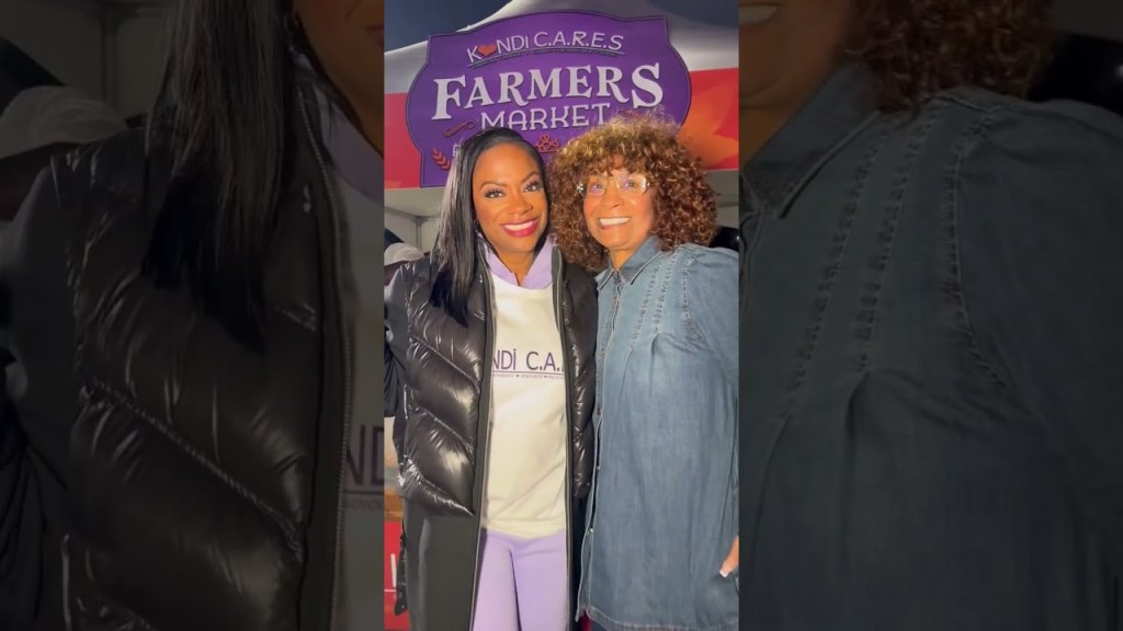 Kandi Burruss gives out turkeys to families in Atlanta